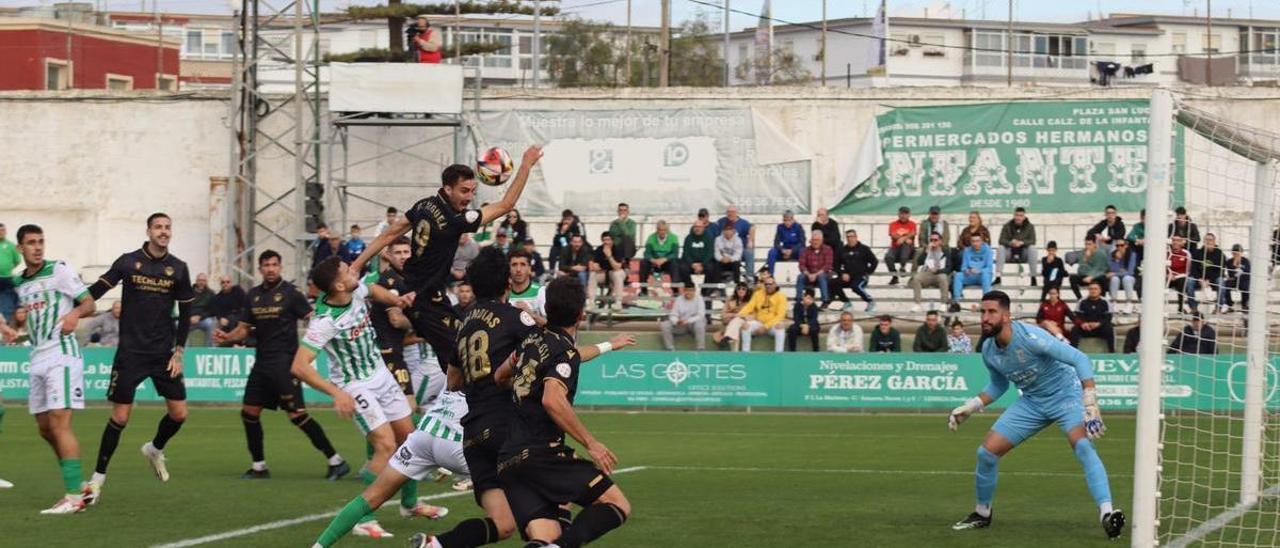 De Miguel marcó un gol y participó en el otro.
