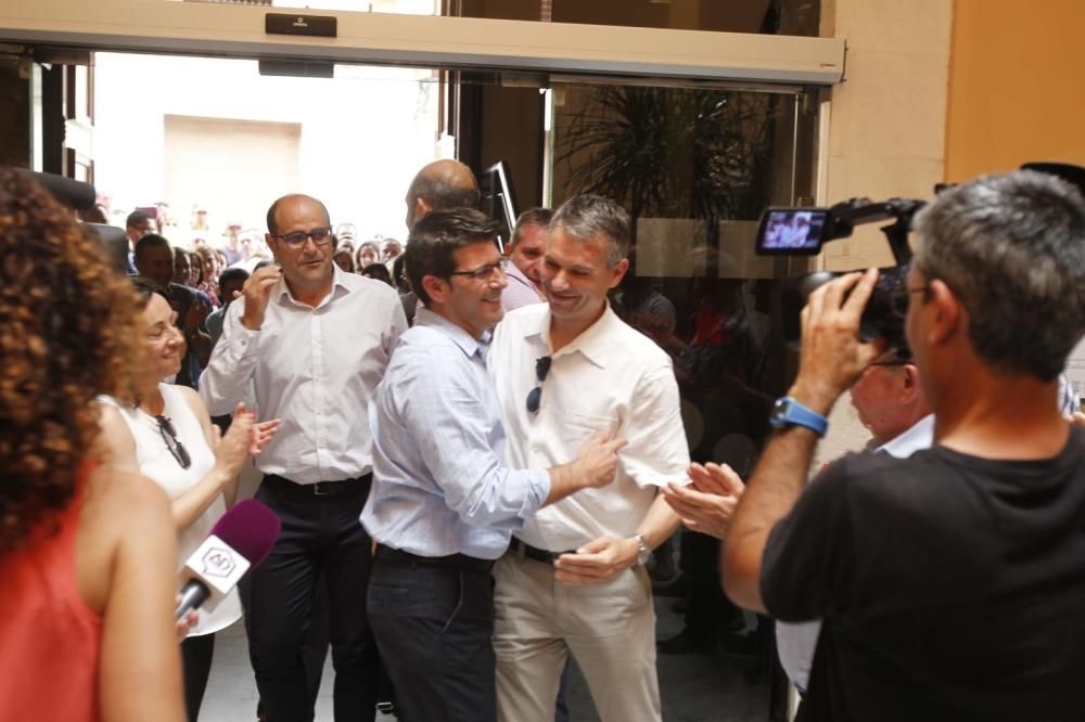 Jorge Rodriguez entra en el Ayuntamiento de Ontinyent tras ser detenido y dejarlo el juez en libertad con cargos.