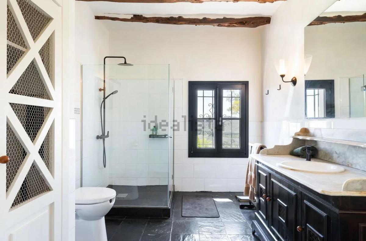 Una villa del siglo XVIII con una campana de capilla original sale a la venta en Ibiza