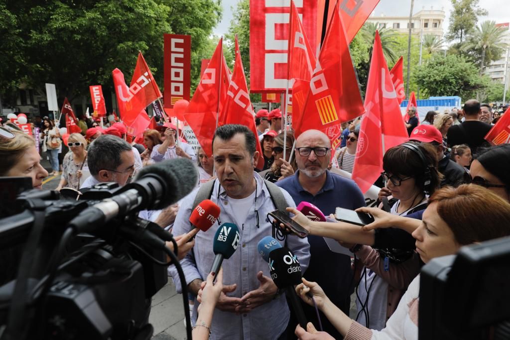 Cerca de mil personas salen a la calle por el Primero de Mayo