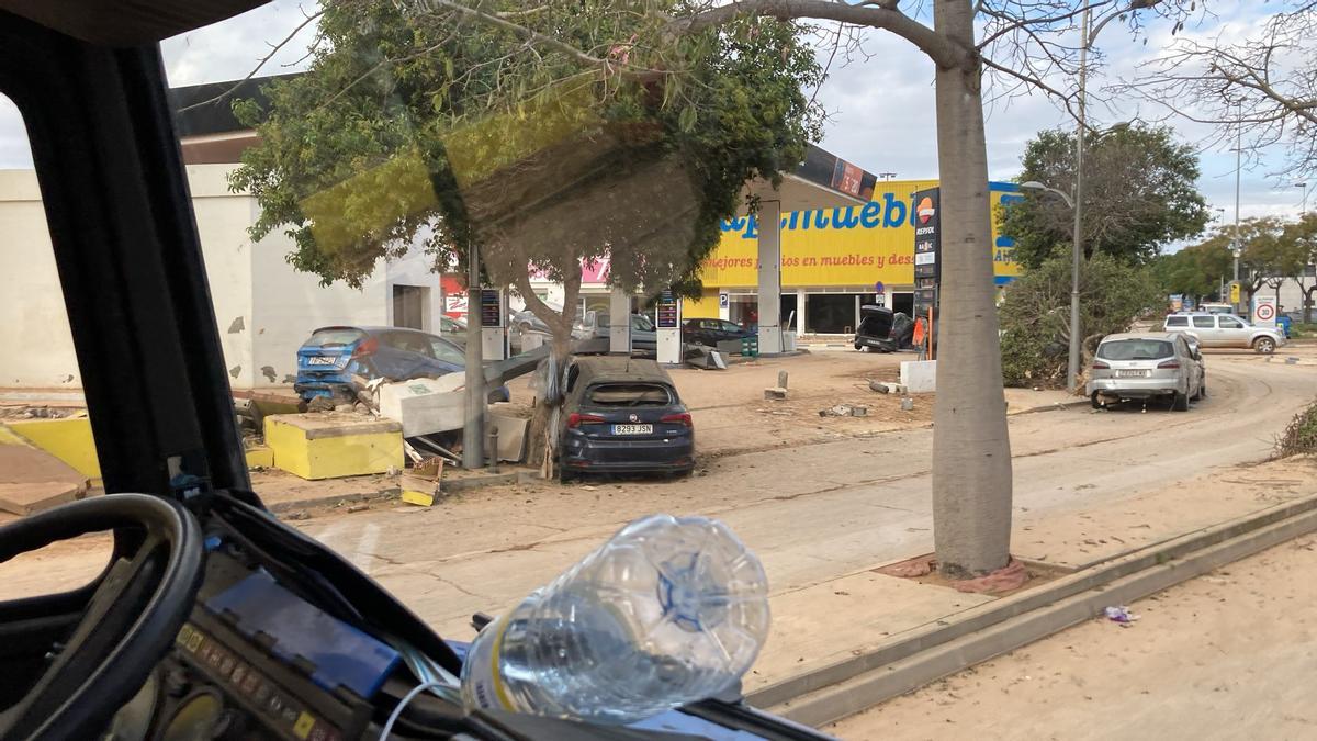 GALERÍA | El camión de Vezdemarbán llega a la zona de la DANA GALERÍA | El camión de Vezdemarbán llega a la zona de la DANA