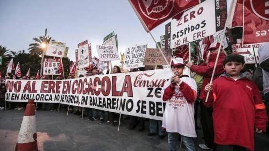 Los trabajadores de la embotelladora palmesana desarrollaron protestas contra el cierre en febrero de este año.