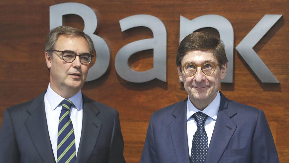 El presidente de Bankia, José Ignacio Goirigolzarri (d), y el consejero delegado, José Sevilla.