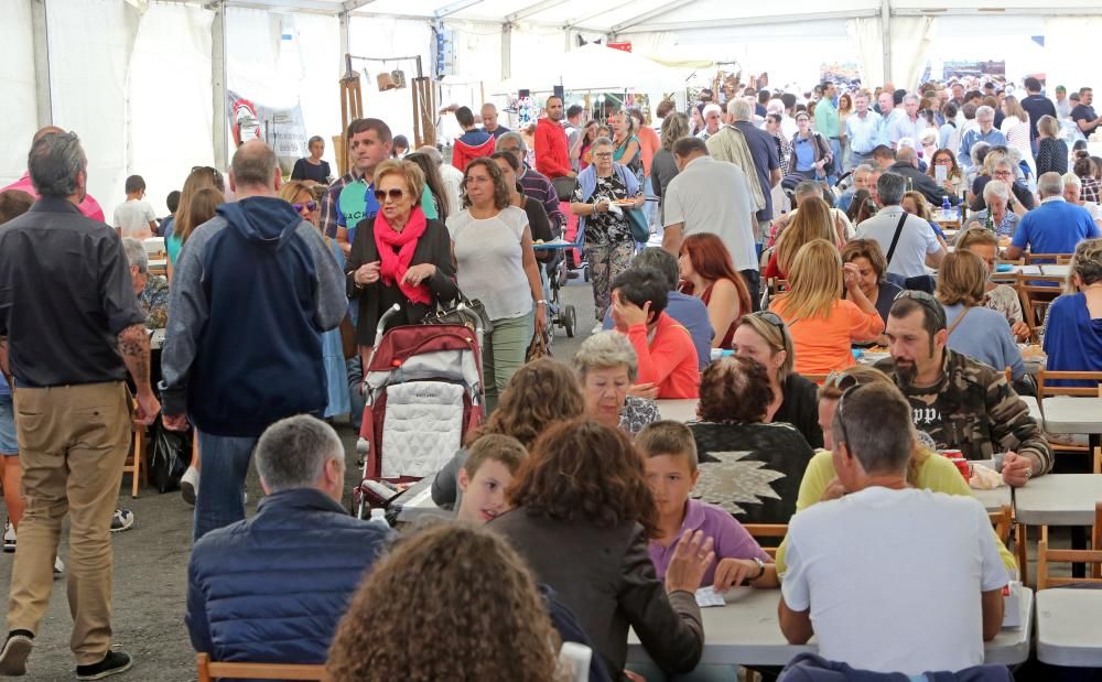 Miles de vigueses disfrutan en el Náutico de la fiesta gastronómica.