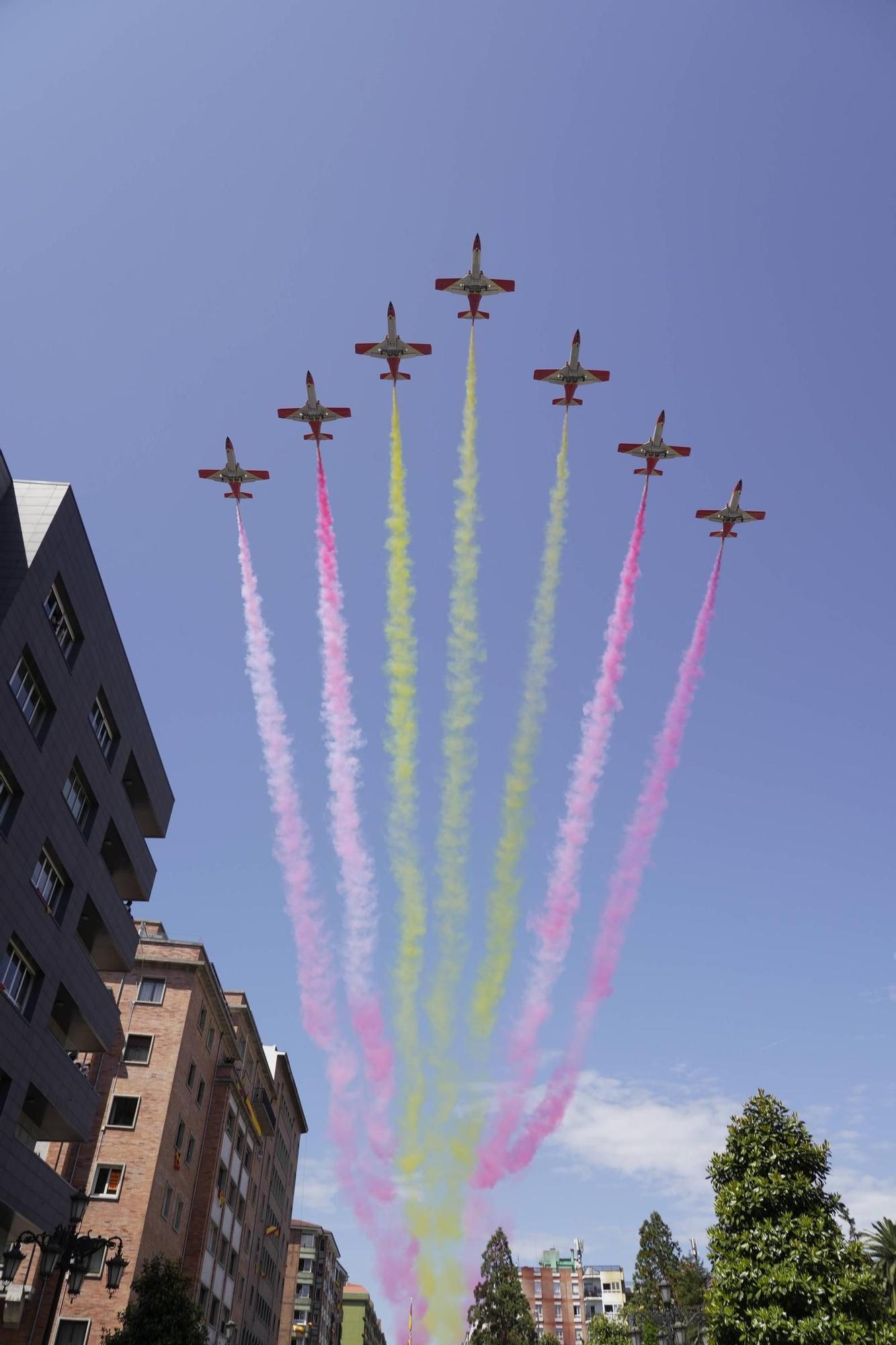 EN IMÁGENES: Así fue el multitudinario desfile en Oviedo por el Día de las Fuerzas Armadas