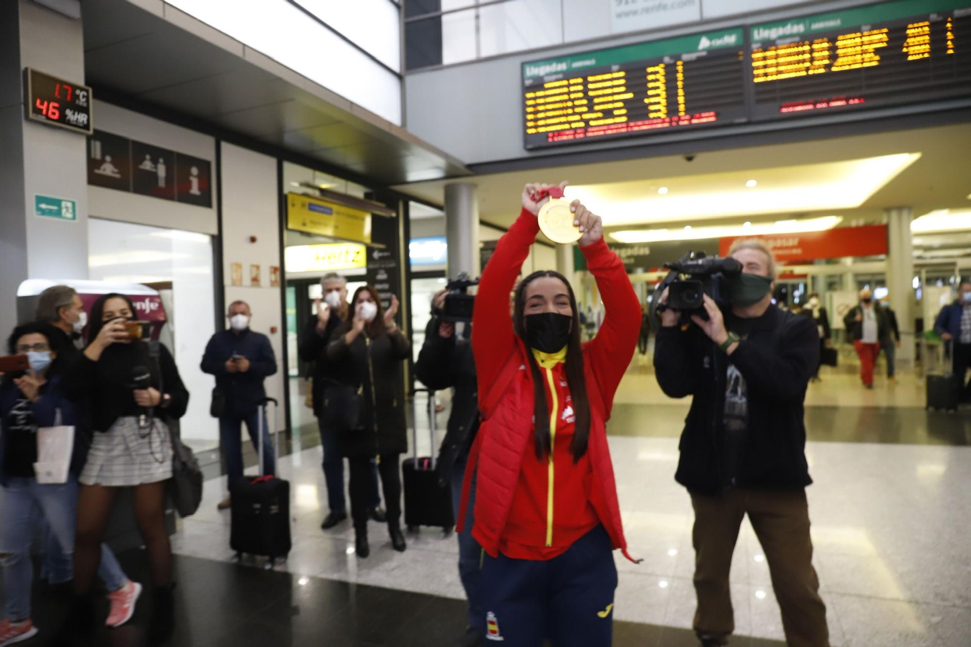 María Torres ya está en Málaga con su oro mundial en kárate