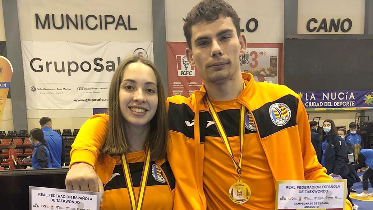 Javier Chicote y  Silvia Soriano de Paiporta con sus medallas.