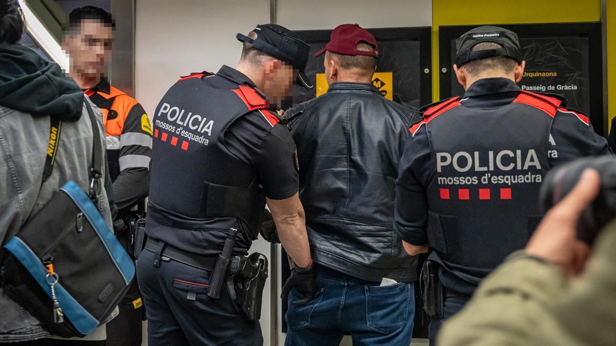 Mil agentes se despliegan en Barcelona, Badalona y LHospitalet en un macrodispositivo contra la multirreincidencia