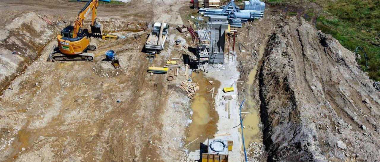 Vista aérea de una parte de las obras que se están llevando a cabo en la estación de Valgrande-Pajares. | Valgrande-Pajares