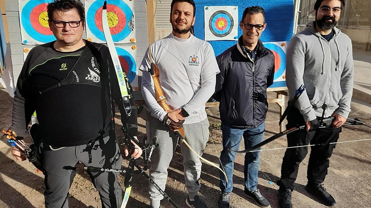 Participantes en la presentación del campeonato autonómico de tiro con arco indoor de Ontinyent.