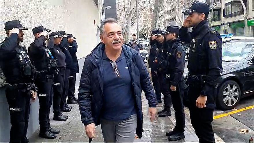 Pasillo policial de honor al inspector jefe Chema Manso