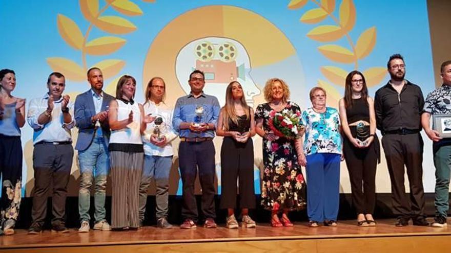 Los ganadores de la quinta edición del festival aspense junto a diferentes autoridades.