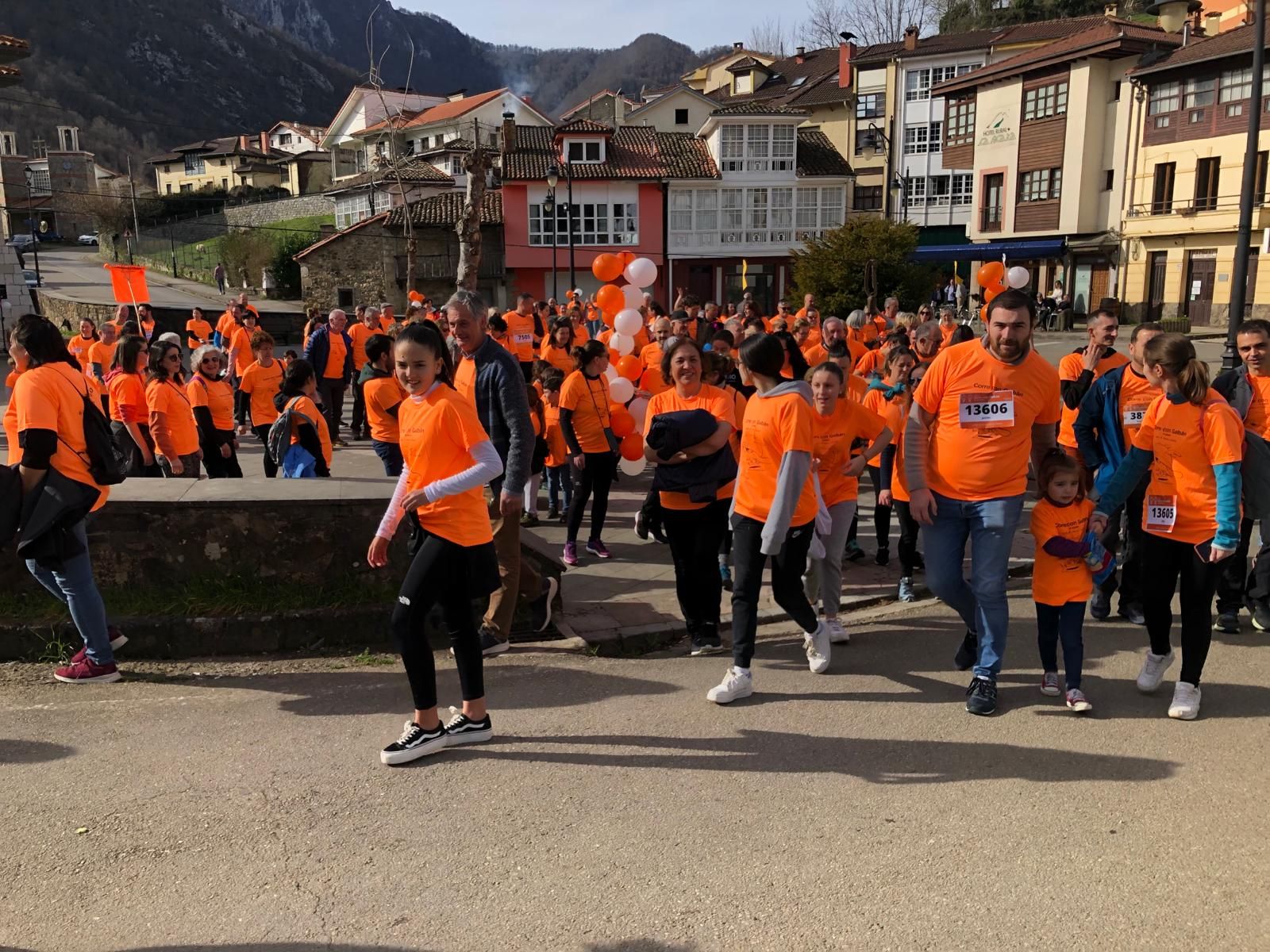 Las carreras contra el cáncer infantil reúnen a cientos de personas en las Cuencas