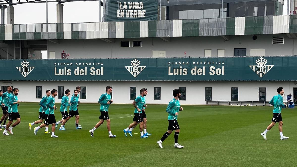 Isco Alarcón, en el entrenamiento del Betis previo a Osasuna en la CD Luis del Sol