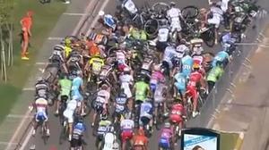 Moment de l’etapa entre entre Alanya i Antalya en què s’ha produït l’incident, que ha afectat desenes de corredors.