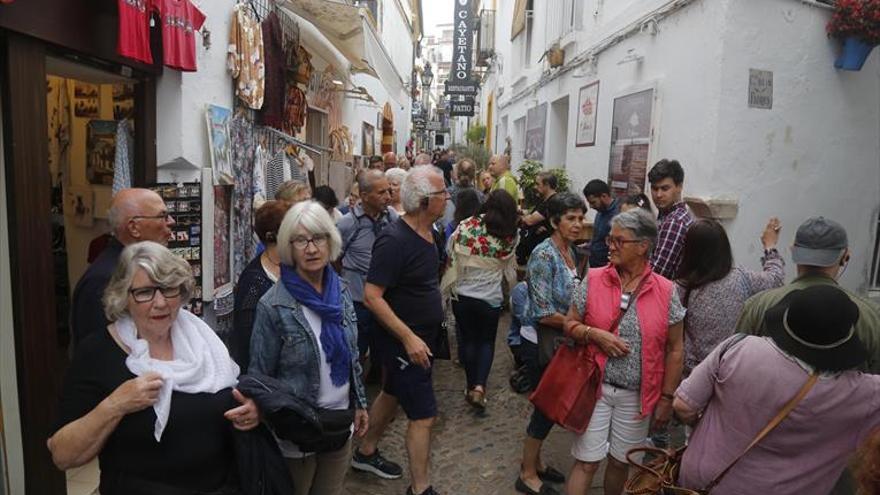 Más pernoctaciones y más viajeros, pero con los bolsillos más vacíos