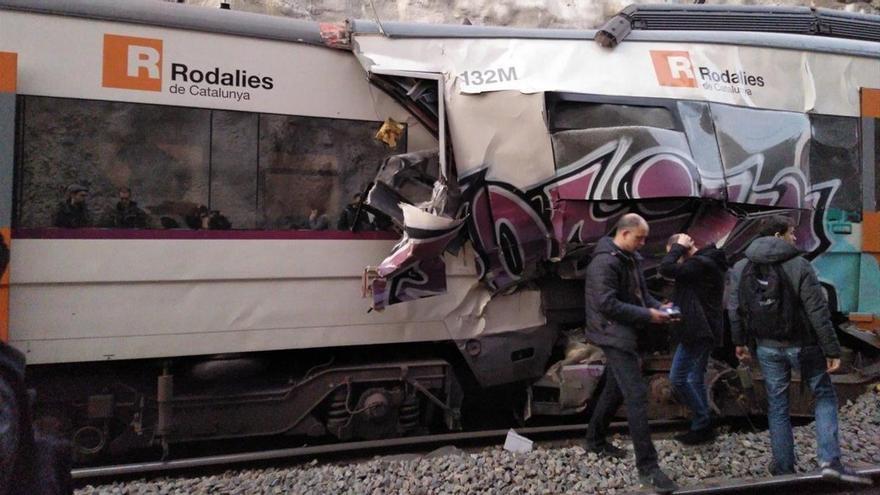 Un muerto y 25 heridos en el choque de trenes en Barcelona