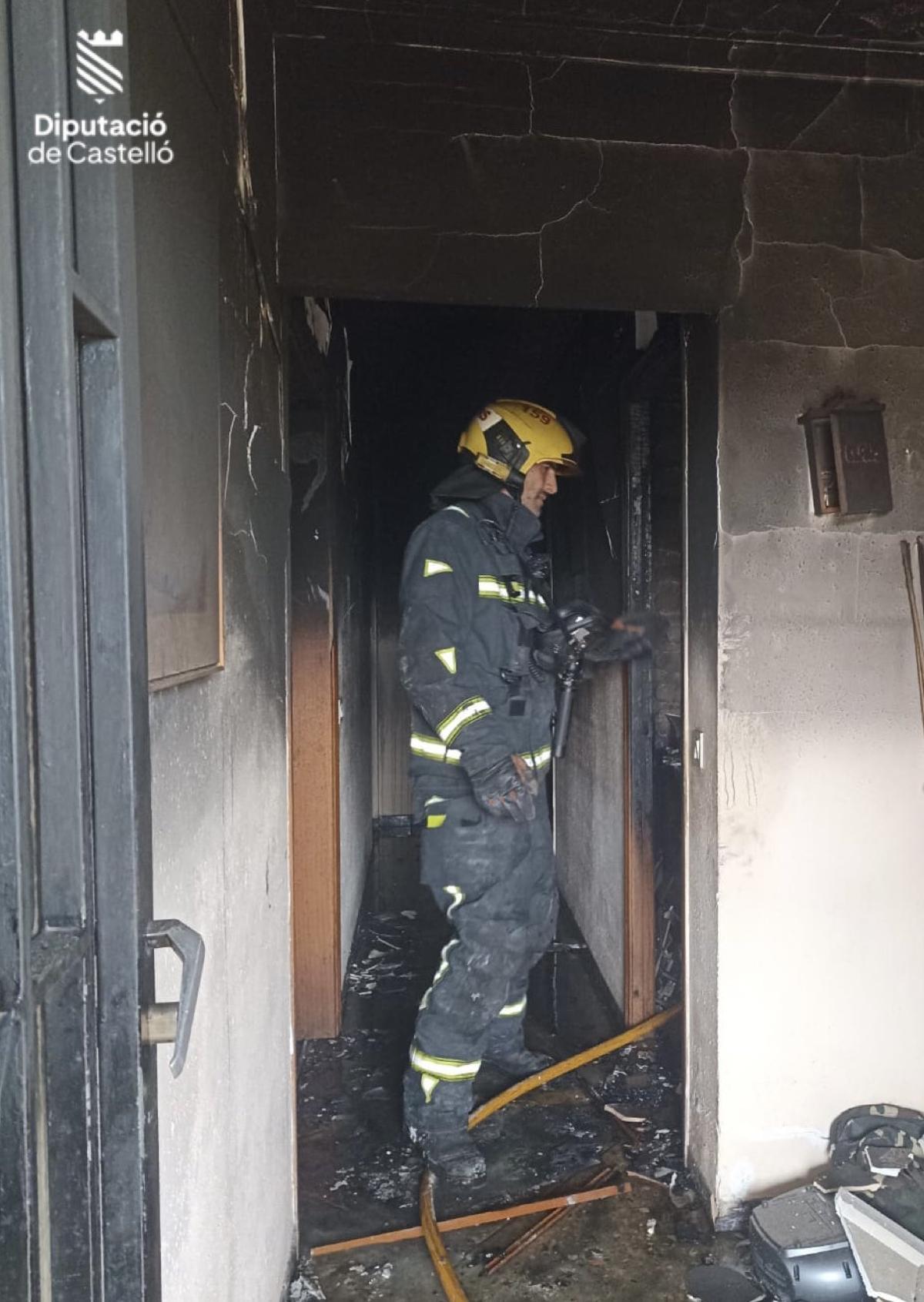 Otra de las imágenes del incendio en la vivienda de Benicarló