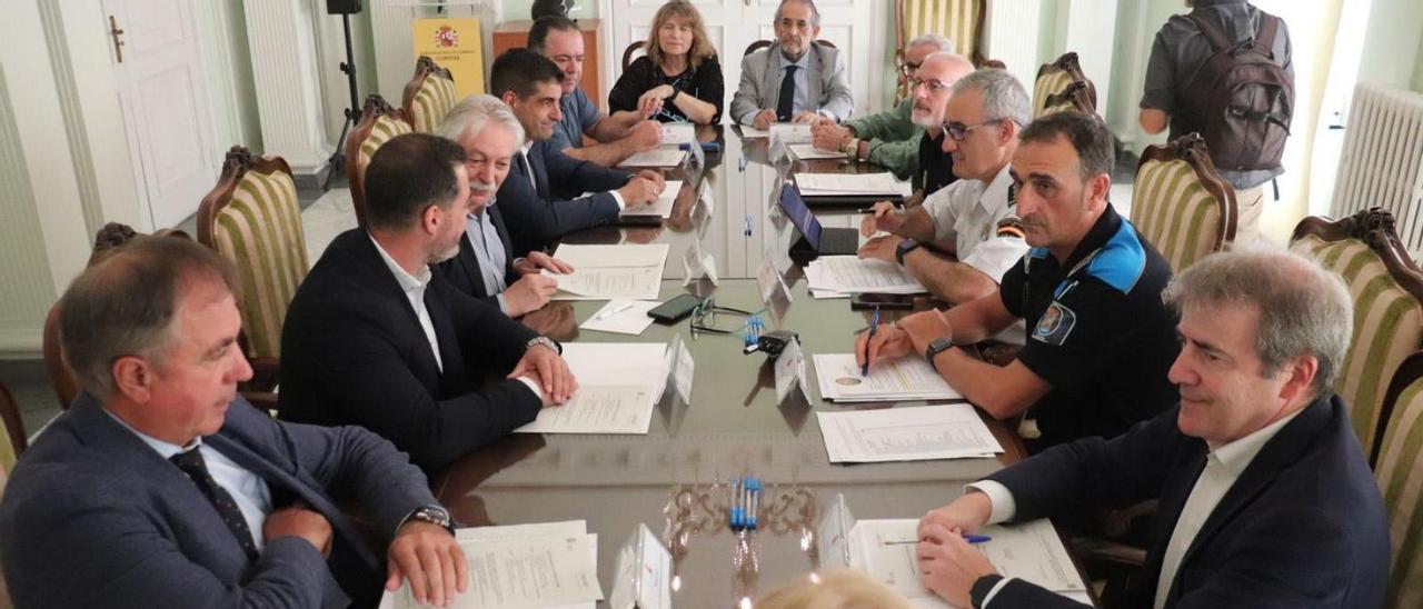 La junta local de seguridad se reunió ayer en la Subdelegación del Gobierno en Ourense. |   // F. CASANOVA