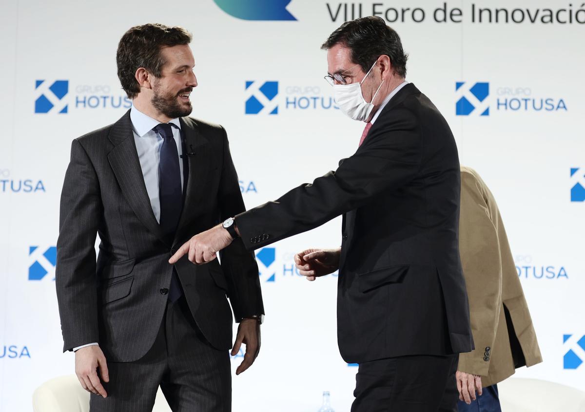El presidente de la CEOE, Antonio Garamendi, y el ex líder del PP, Pablo Casado, en un acto en enero pasado.