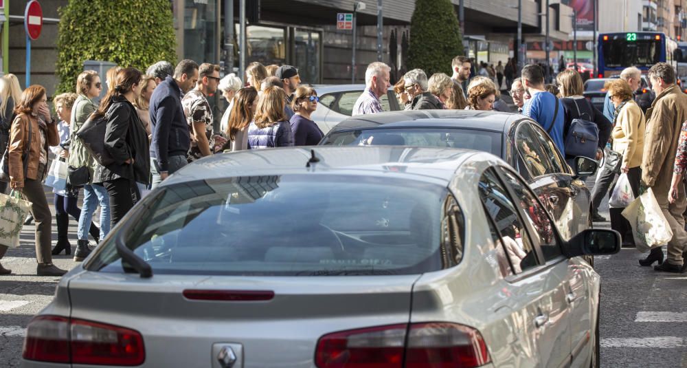 El Black Friday colapsa el centro de Alicante