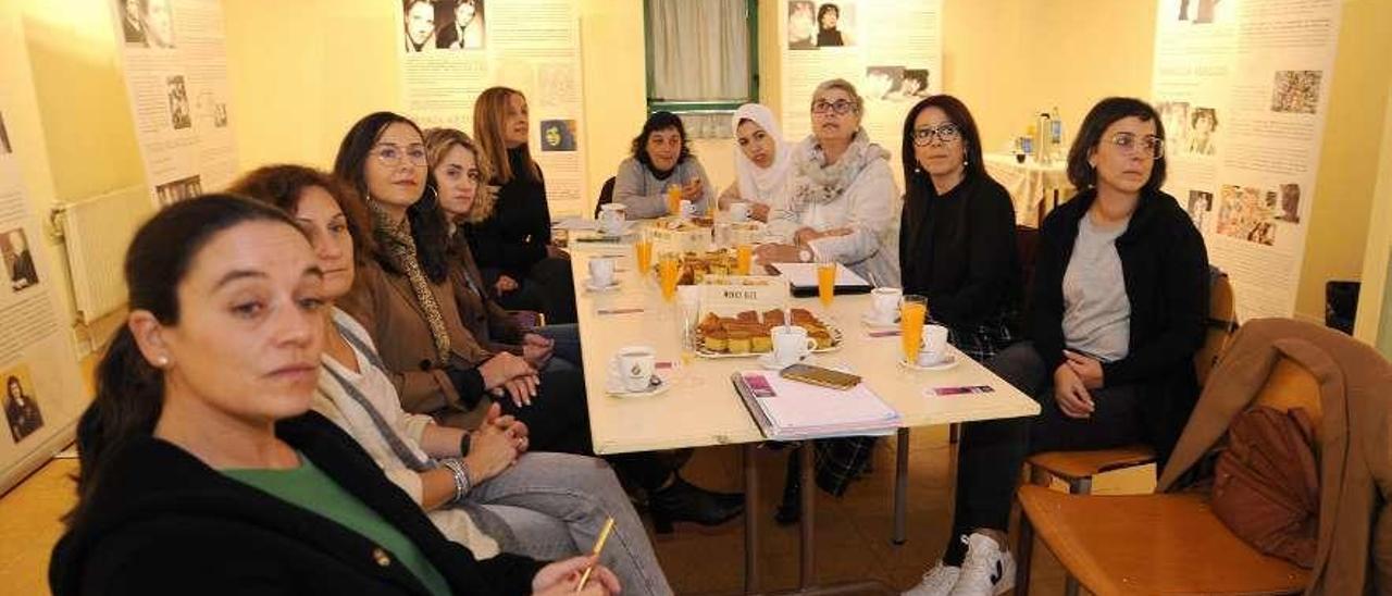Participantes en el desayuno de mujeres, ayer, en Silleda. // Bernabé/Javier Lalín