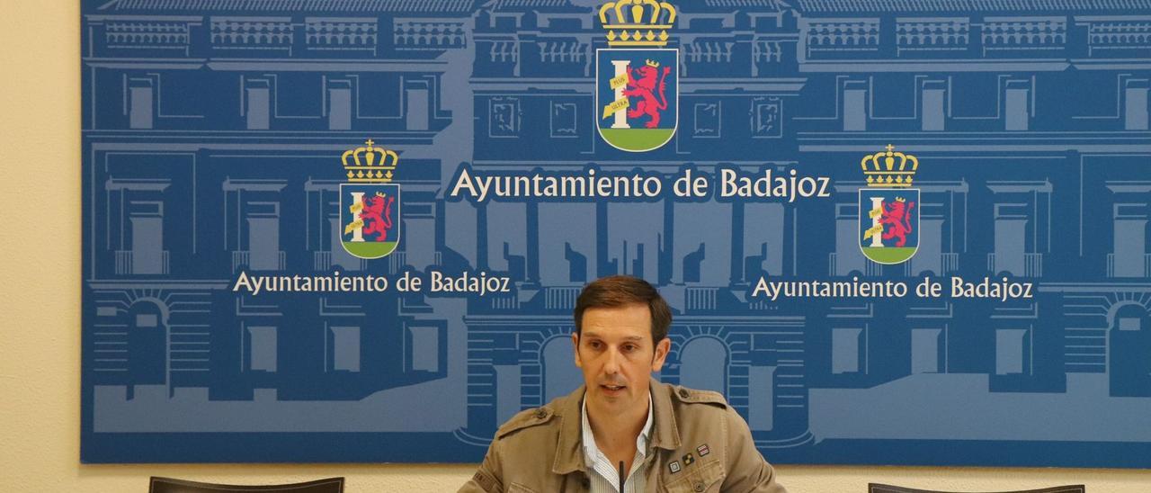 El portavoz del grupo municipal popular, Antonio Cavacasillas, en la rueda de prensa de este martes.