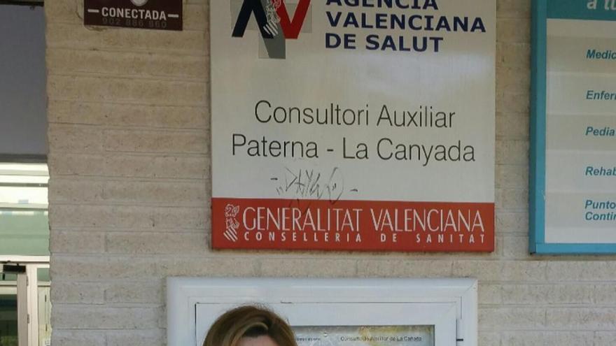 María Villajos con la petición de cita