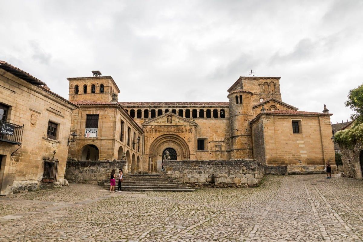 Colegiata de Santa Juliana, iglesias románicas