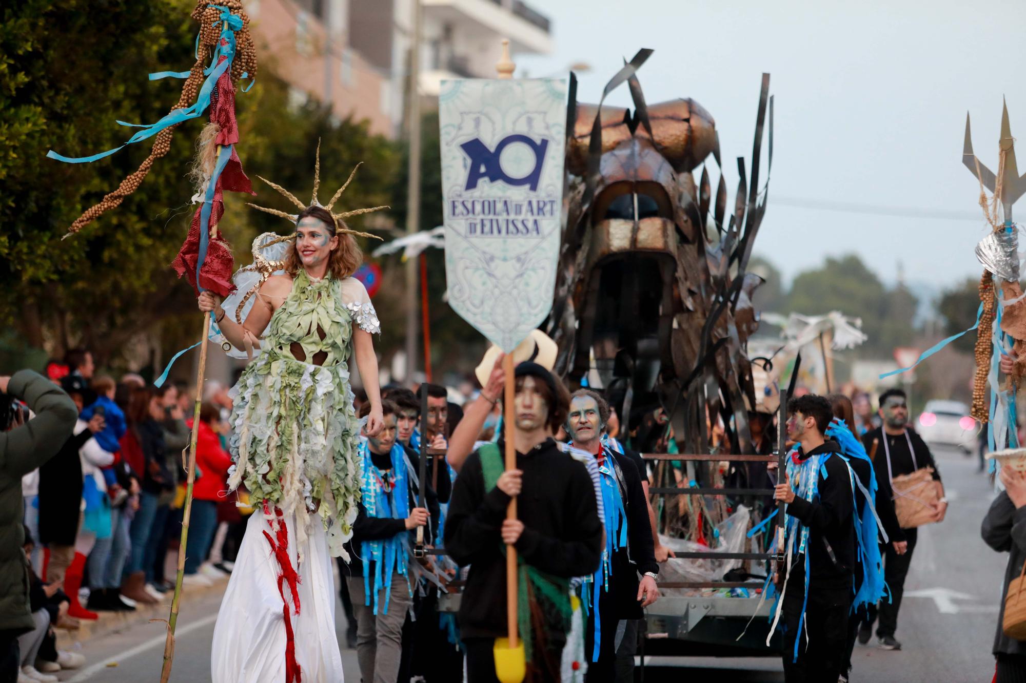 Todas las imágenes de la rúa de carnaval 2023 en Santa Eulària