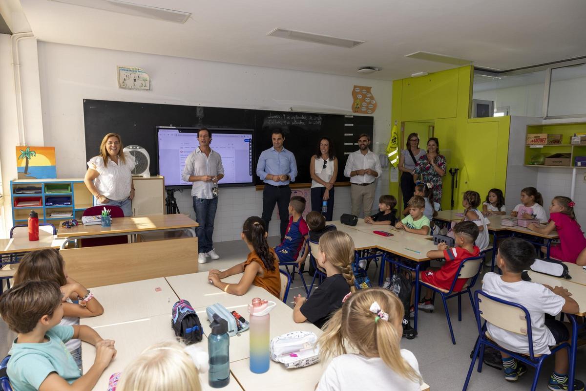 El alcalde y la vicealcaldesa en el CEIP Las Culturas