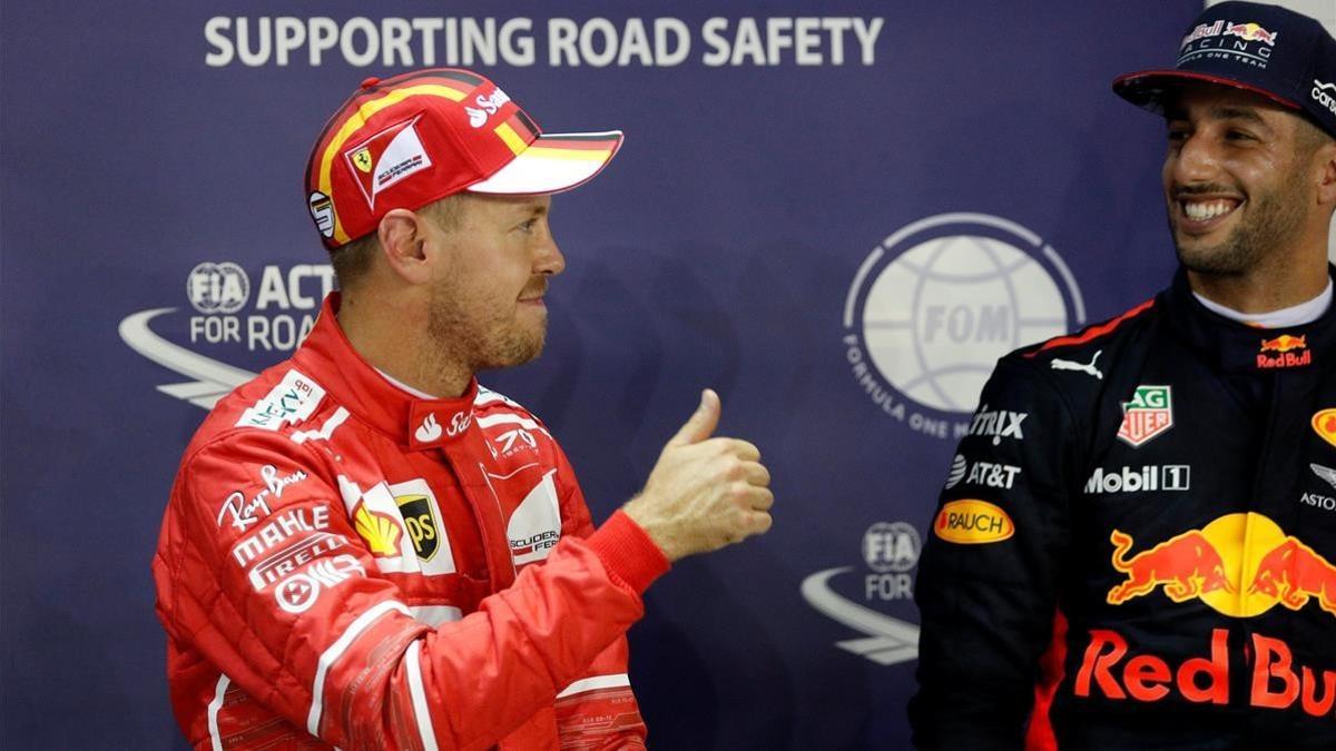 Vettel, de Ferrari, tras lograr la pole en Singapur.