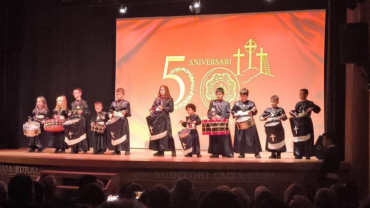 La Hermandad del Santísimo Cristo del Calvario celebró su acto institucional con motivo de su 50 aniversario.