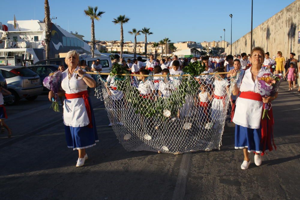 Centenares de personas festejan la festividad de la Virgen del Carmen en La Vila