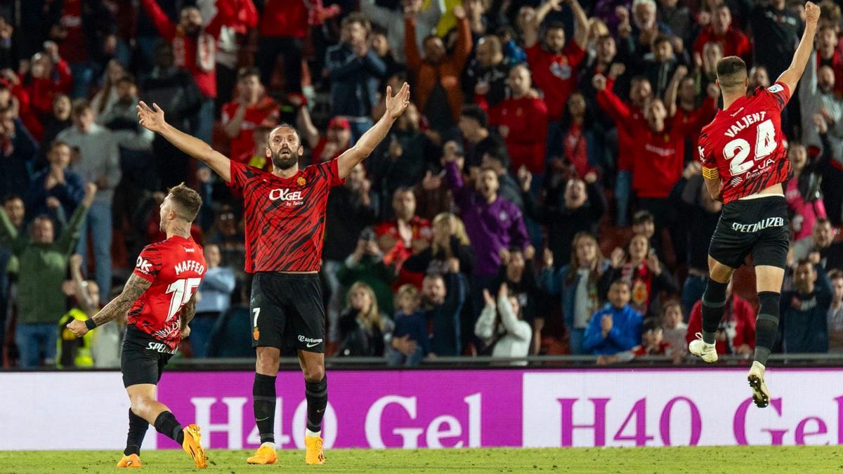 Muriqi, Maffeo y Valjent celebran el triunfo ante el Cádiz.