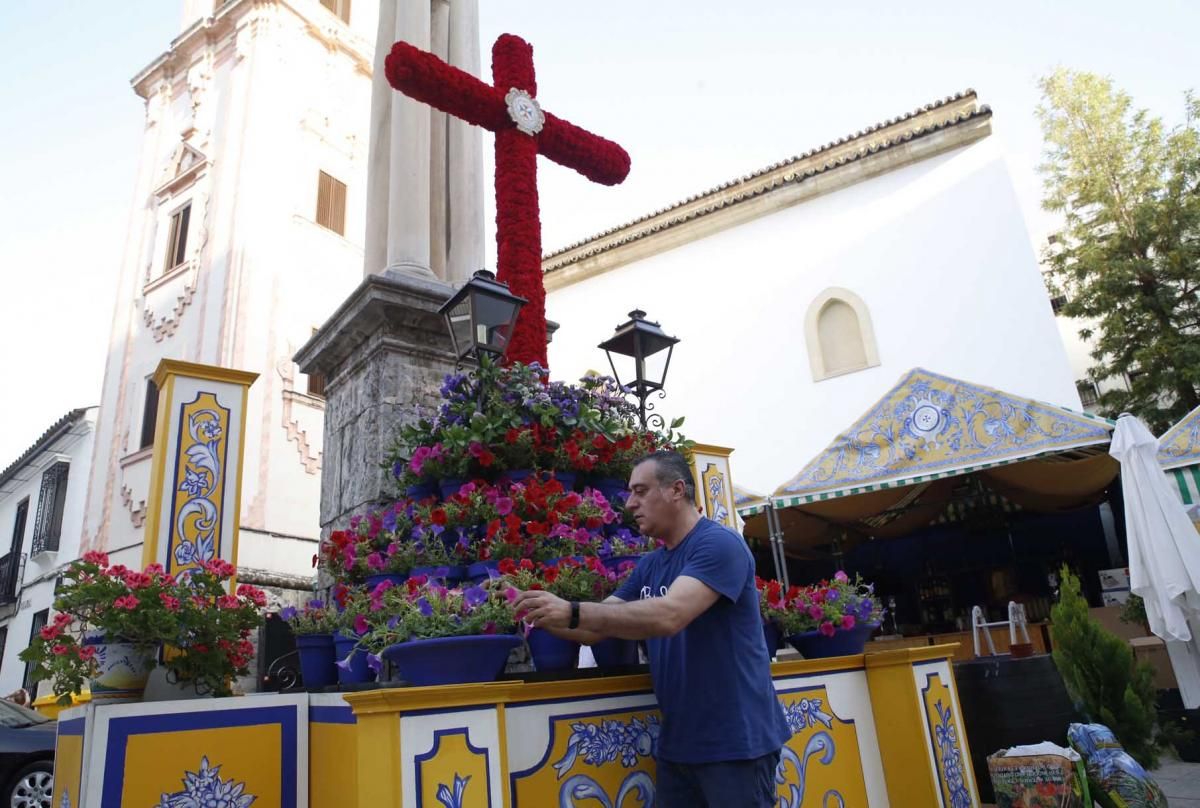 Las cruces se preparan para la fiesta