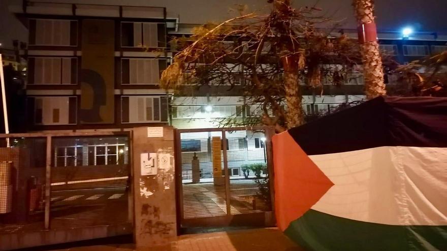 Roban y tiran la bandera de Palestina en la Universidad de Las Palmas de Gran Canaria