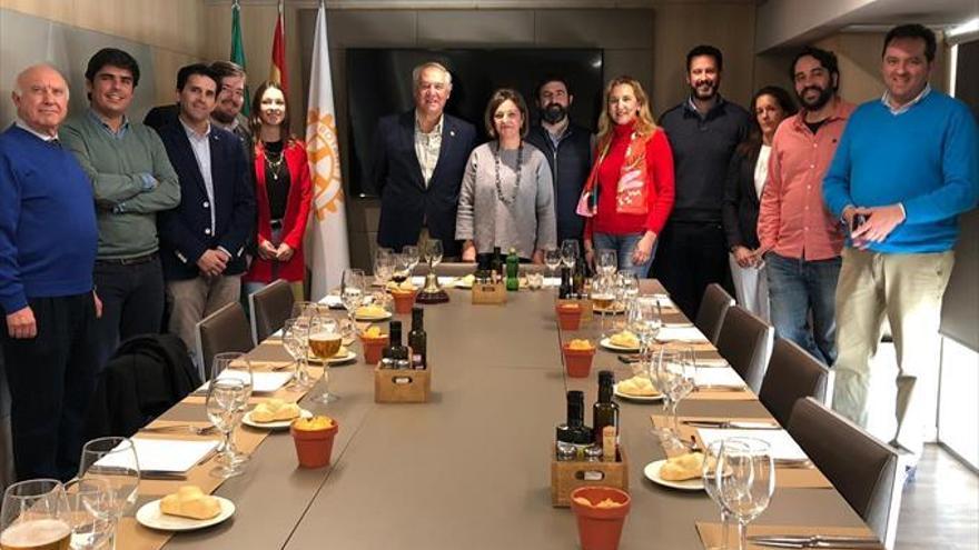 La alcaldesa de Córdoba visita el Rotary Club
