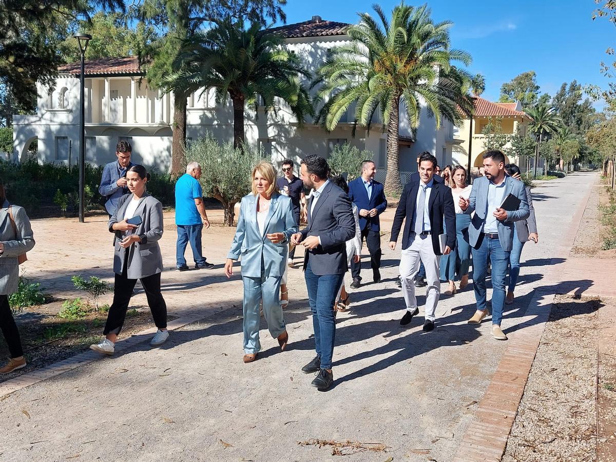 Visita a la Gerencia en la que se anunció la licitación de la rehabilitación del antiguo Economato.