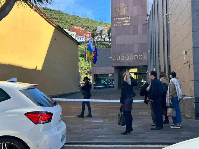 Desalojan el Palacio de Justicia de La Laguna por un aviso de bomba