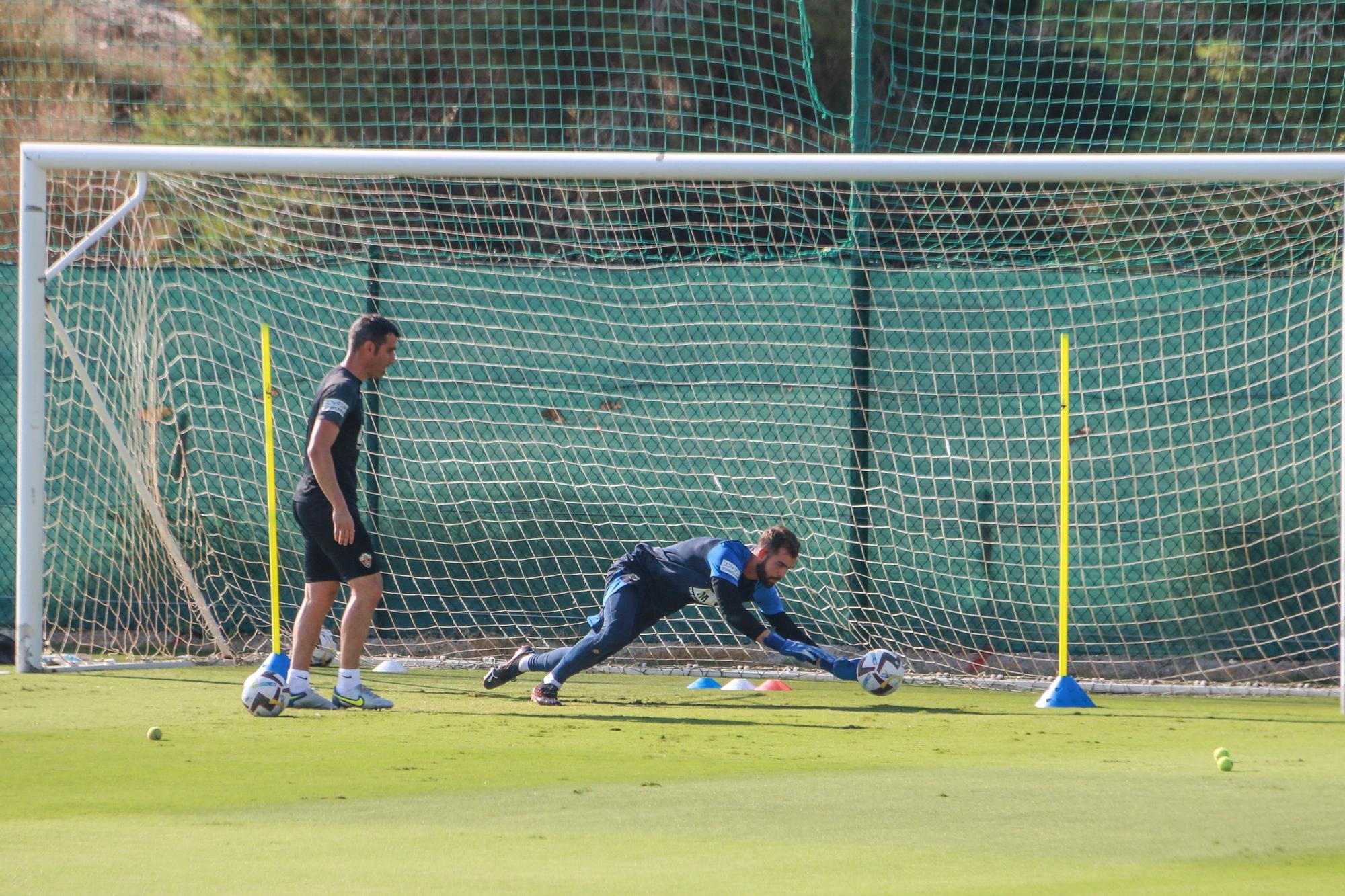 Entrenamiento del Elche CF en La Finca Golf Resort en Algorfa