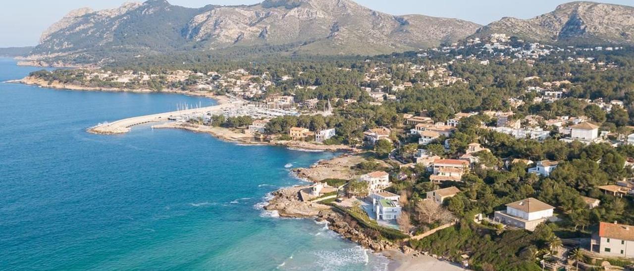 Crece la oposición a la entrada del cable eléctrico por la costa de Alcúdia  - Diario de Mallorca