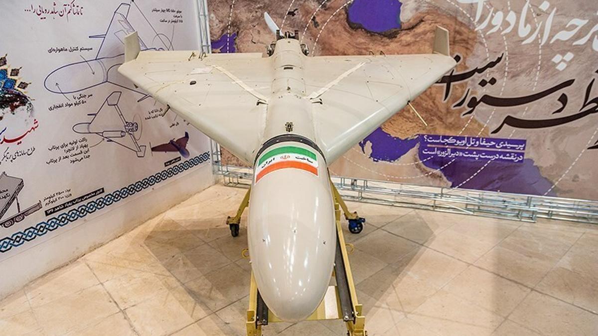 Un dron Shahed-136, expuesto en el Museo de la Revolución Islámica de Qom, en Irán.