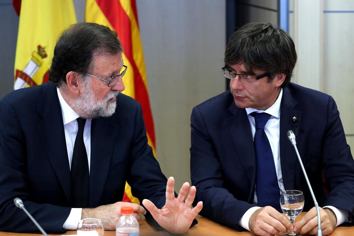 El presidente del Gobierno, Mariano Rajoy, y el presidente de la Generalitat de Catalunya, Carles Puigdemont.