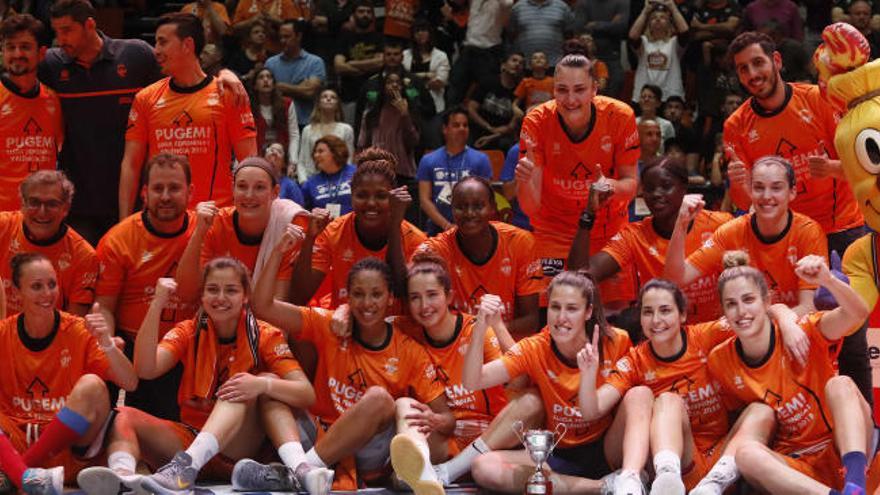 Imagen del ascenso del equipo femenino.