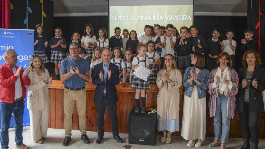 Premian aos alumnos do Manuela Rial de Cee por recrear nun vídeo o ciclo integral da auga