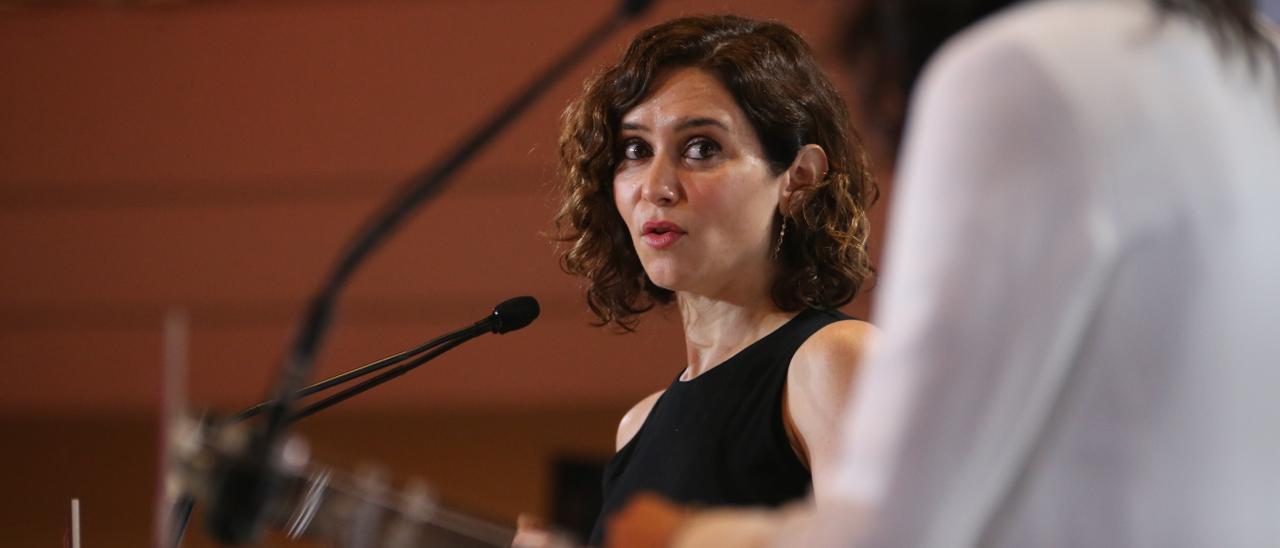 La presidenta de la Comunidad de Madrid, Isabel Díaz Ayuso, interviene en un desayuno informativo organizado por el diario digital El Debate