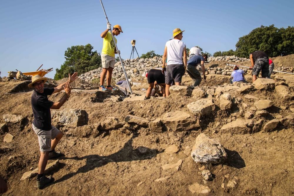 Excavaciones en el Cabeçó de Mariola