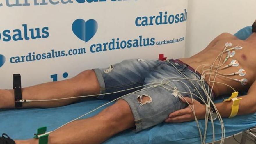 Jordan Domínguez, pasando reconocimiento médico en Cardiosalus Sport