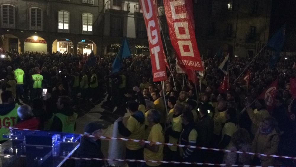 Multitudinaria marcha de "Alcoa no se cierra" en Avilés